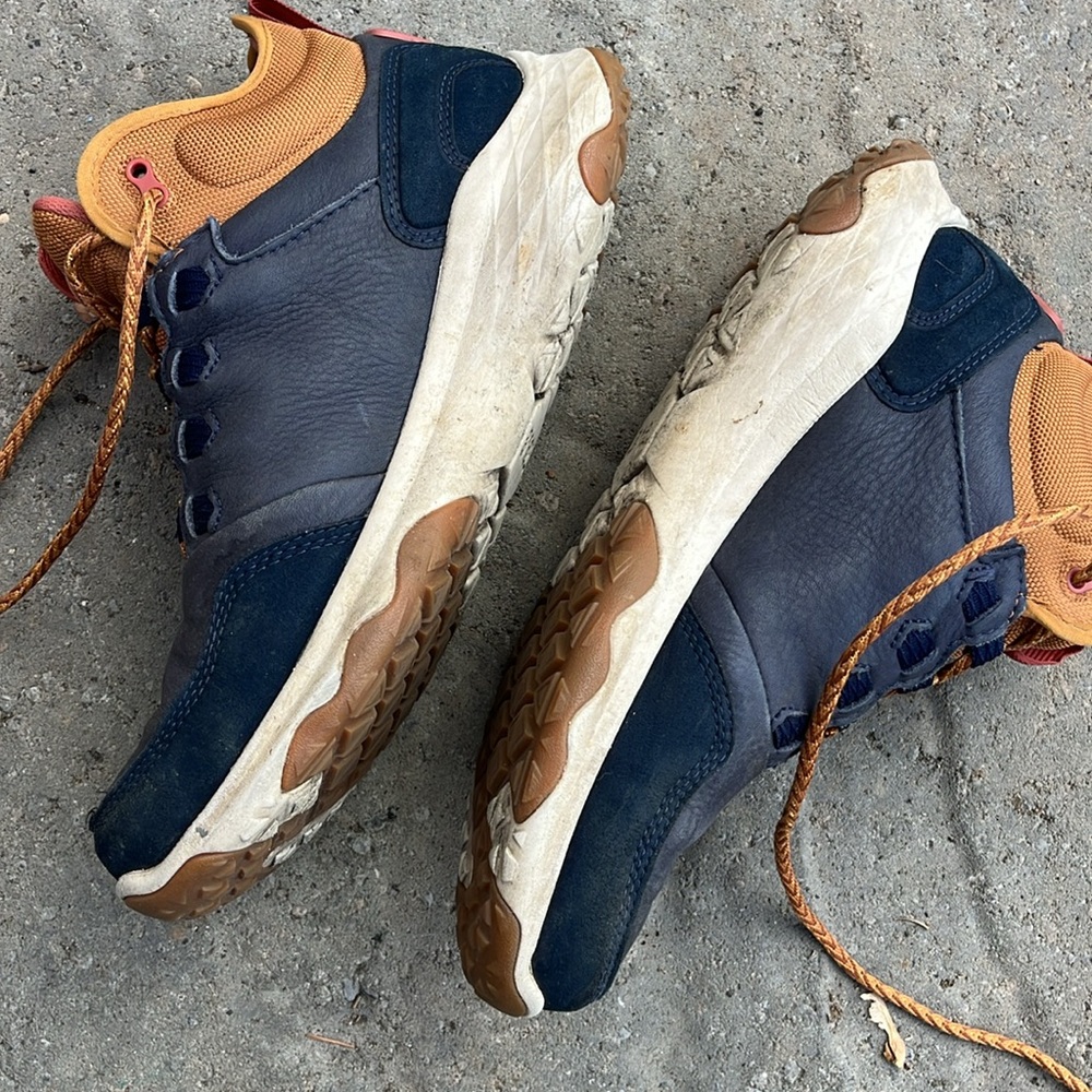 TEVA Arrowood Venture Mid Sneaker Boots - cross listed in both MEN + WOMEN - Picture 2 of 7